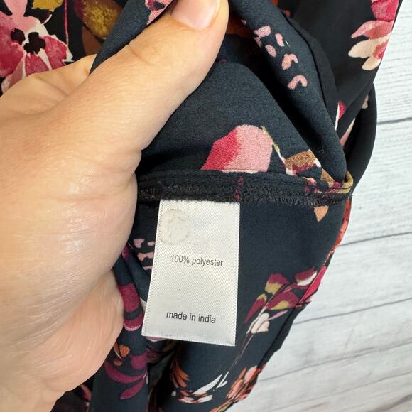 Maurices Plus Size Black & Pink Floral Flutter Sleeve V-Neck Blouse Size 1X - Picture 6 of 8